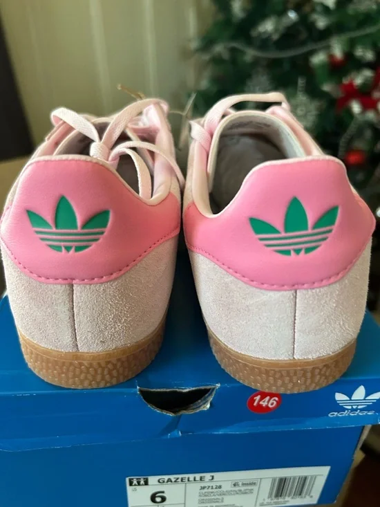 adidas Gazelle J Pink Suede Sneakers with Gum Sole, size 7 women , 6 youth. - Picture 5 of 6
